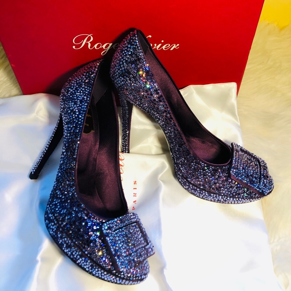 New authentic Roger Vivier Pumps